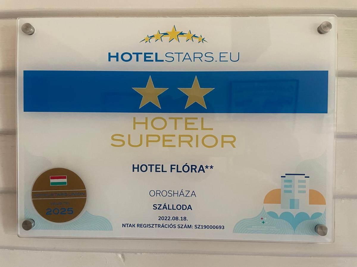 Hotel Flora** Oroshaza Bagian luar foto