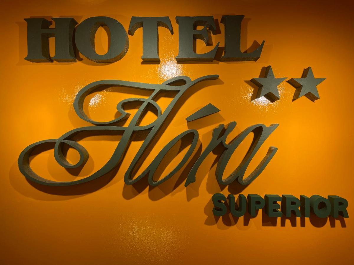 Hotel Flora** Oroshaza Bagian luar foto